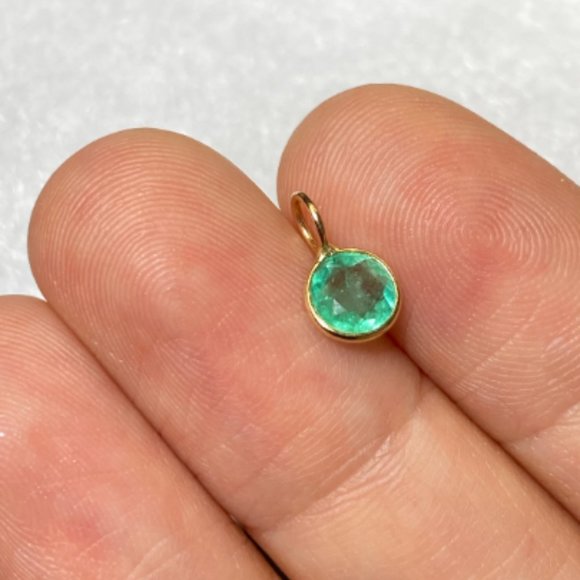 Natural Round Colombian Emerald 14K Yellow Gold Bezeled Charm Pendant - Picture 4 of 5